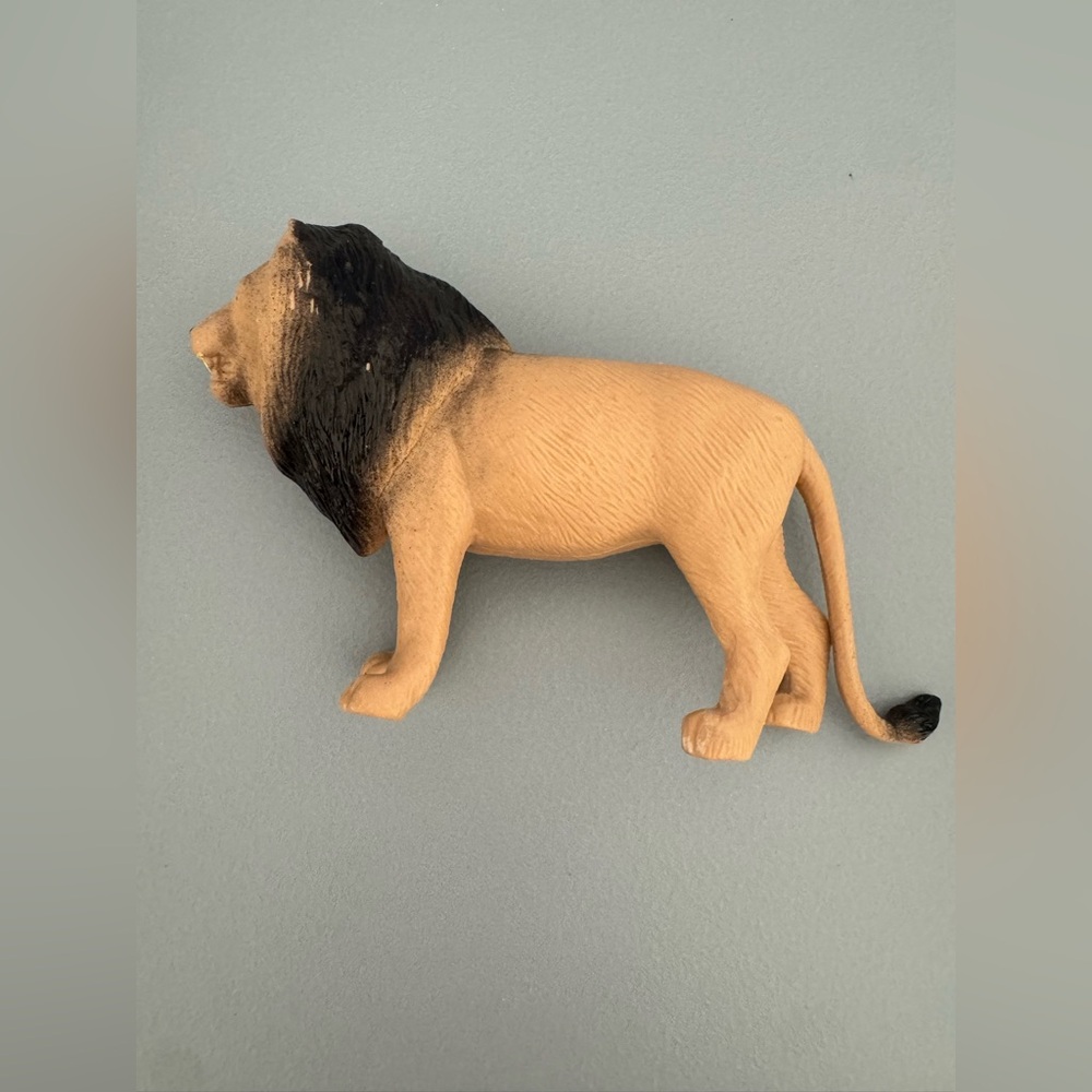 🛍️ any 5 items for $15 🛍️ Lion Figurine with Black Mane